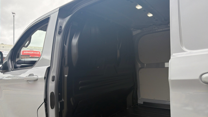 Ford Transit Custom 320 L1 Diesel Fwd 2.0 EcoBlue 136ps H1 Van Limited - Image 18